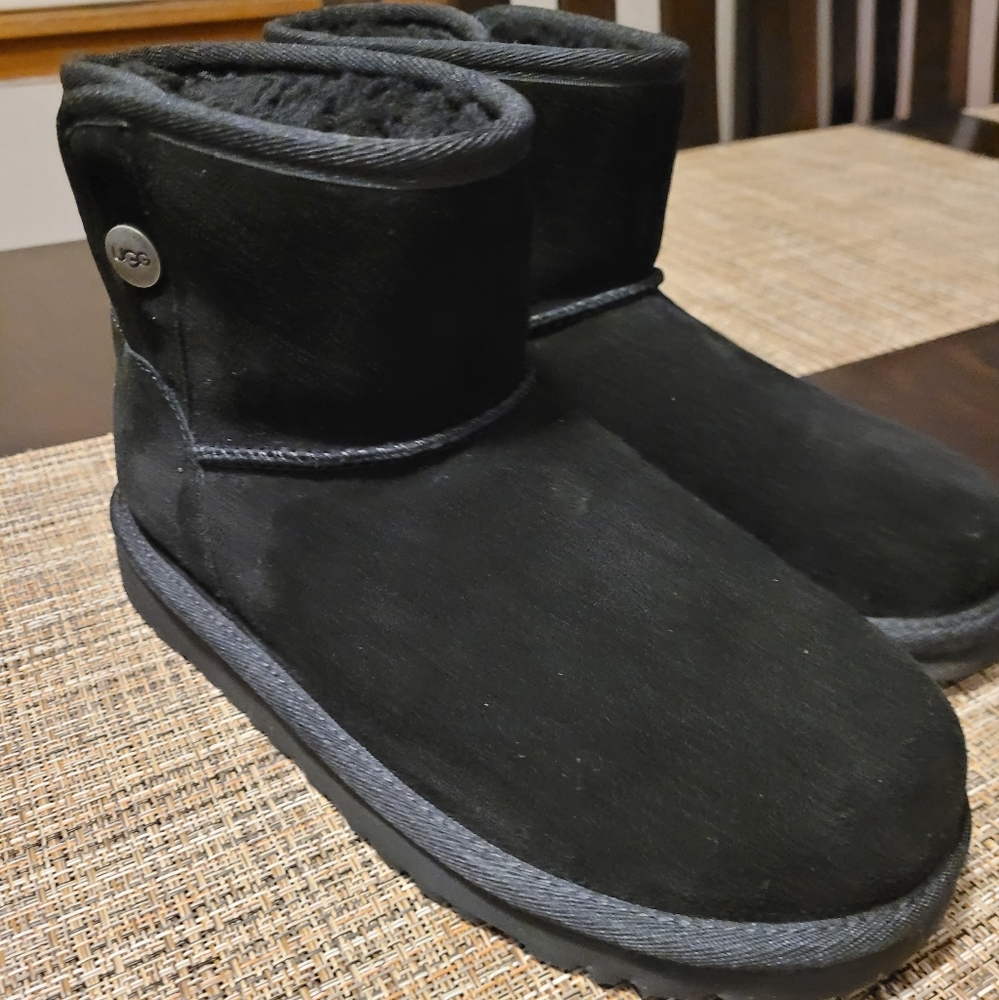 New UGG Jona Boot Black, Kid's (Youth) Size 3 "NO BOX"
